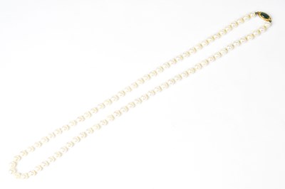 Lot 1284 - A pearl necklace with a 14ct gold clasp set...