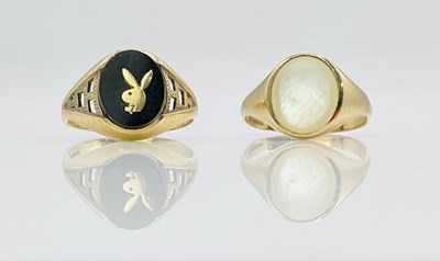 Lot 707 - Two 9ct yellow gold signet rings, sizes R 1/2...