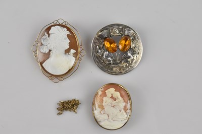Lot 1327 - A cameo brooch, side profile of a maiden with...