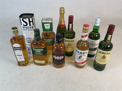 Lot 336 - WHISKEY; six bottles of various whiskey, to...