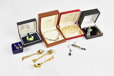 Lot 686 - CLOGAU; a silver necklace modelled with three...