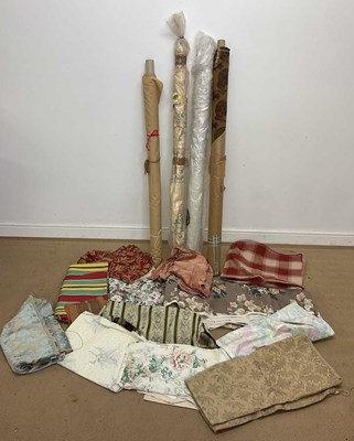 Lot 288 - A quantity of vintage textiles, to include...