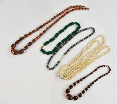 Lot 1074 - A small collection of assorted costume...