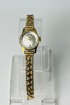 Lot 817 - MSG; a lady's vintage 18ct yellow gold...