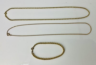 Lot 735 - A 9ct yellow gold rope twist chain, length...