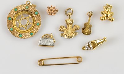 Lot 1452 - A yellow metal turquoise set pendant formed as...