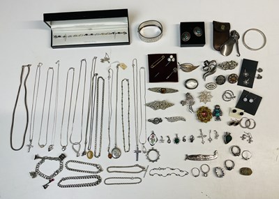 Lot 685 - A large collection of silver and white metal...