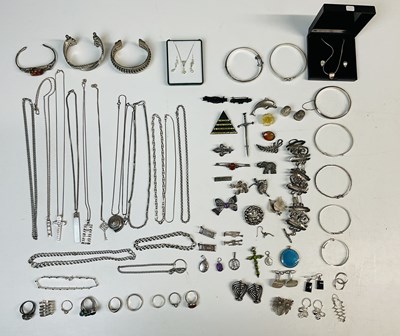 Lot 686 - A large collection of predominantly silver and...