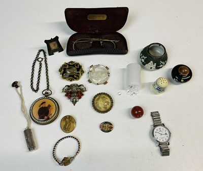 Lot 792 - A collection of costume jewellery including a...