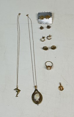 Lot 751 - Two 9ct yellow gold fine link chains, one with...