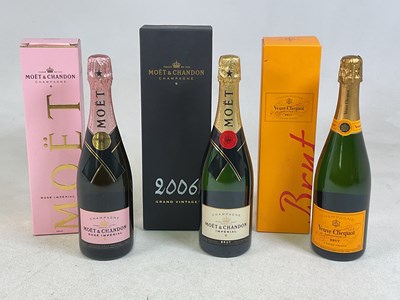 Lot 332 - CHAMPAGNE; a bottle of Moet & Chandon 2006...