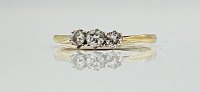 Lot 702 - A yellow metal platinum tipped graduated three...