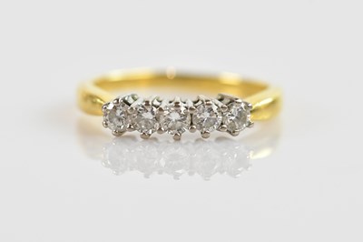 Lot 636 - An 18ct yellow gold five stone diamond ring,...