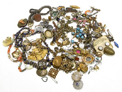 Lot 1472 - A collection of assorted costume jewellery to...