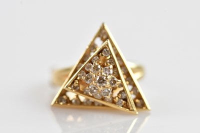 Lot 627 - A 14ct yellow gold and diamond spinner ring,...