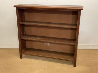 Lot 925 - A mahogany open bookcase with two shelves,...