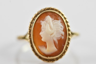 Lot 669 - A 9ct yellow gold cameo ring, size P, approx 3g.