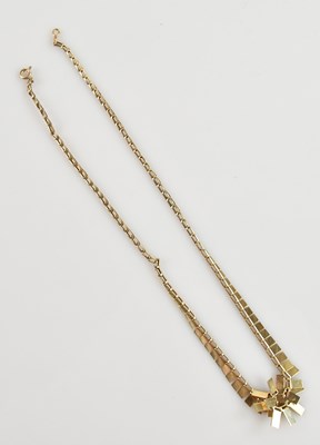 Lot 612 - A 9ct yellow gold necklace with sunburst...