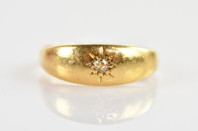 Lot 642 - An 18ct yellow gold wedding band with single...