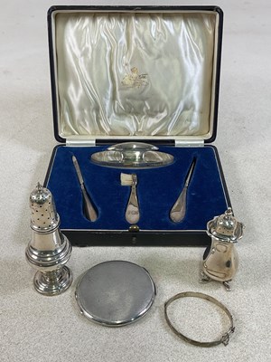 Lot 599 - A George V hallmarked silver mounted four...