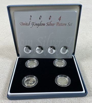 Lot 551 - ROYAL MINT; a 2004 silver pattern set, with...