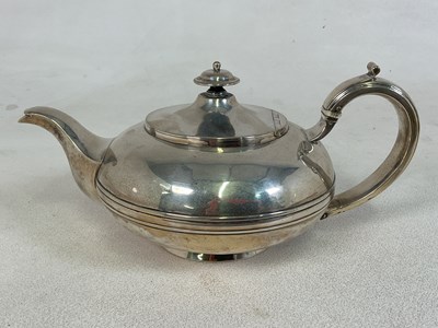 Lot 578 - JOSEPH ANGELL I; a William IV hallmarked...