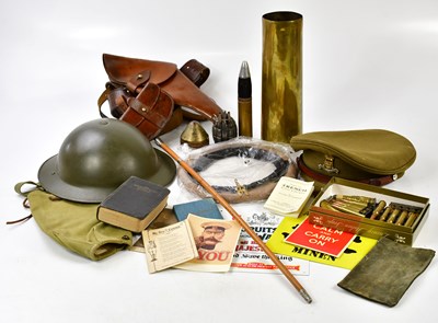 Lot 417 - A mixed lot of military items to include a WWI...