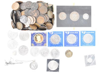 Lot 964 - A small quantity of assorted coinage, to...
