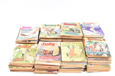 Lot 605 - A large collection of vintage comic books...