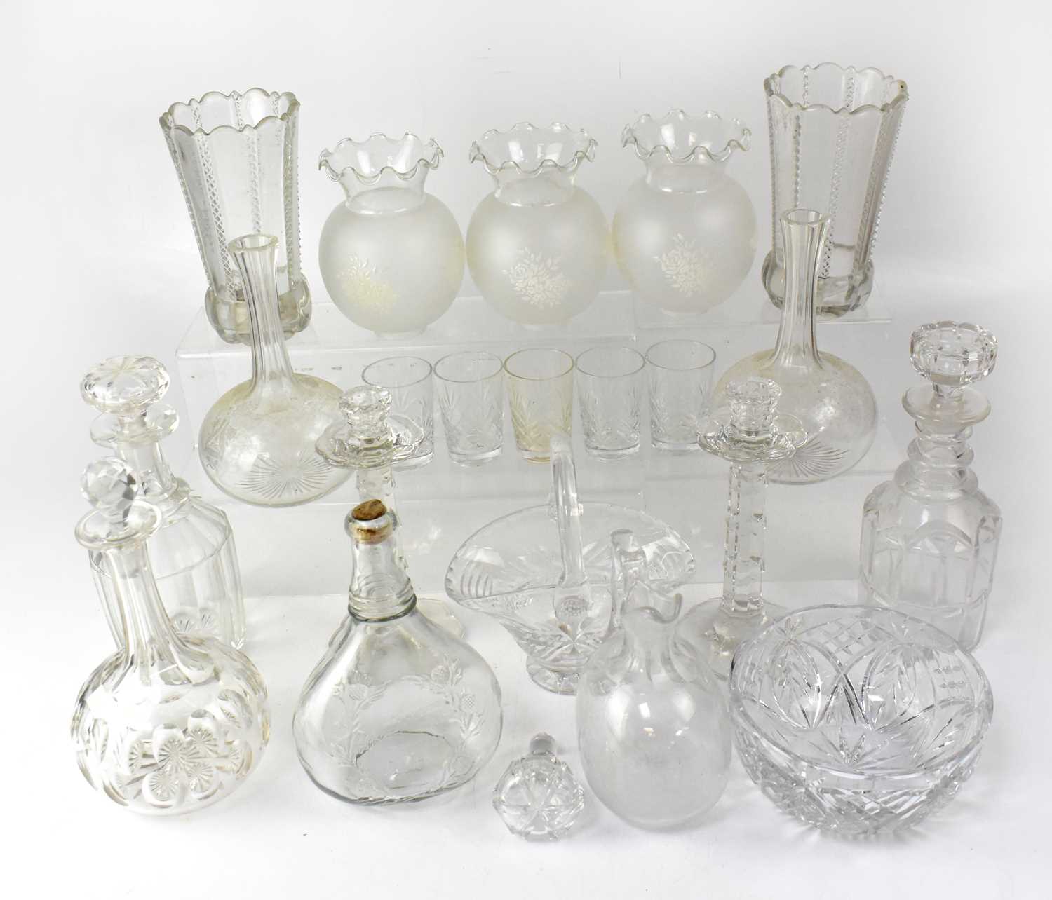 Lot 700 - A quantity of Victorian and vintage glassware...