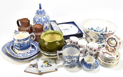 Lot 524 - A collection of 19th century and later ceramics