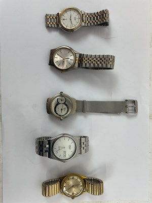 Lot 952 - A group of five gentleman's wristwatches...