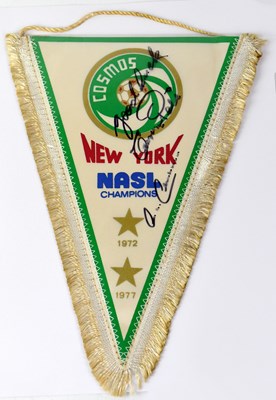 Lot 754 - PELE; a New York Cosmos pennant bearing the...