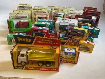 Lot 119 - A large collection of boxed collectors' cars...