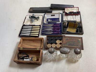 Lot 291 - A collection of assorted items to include...