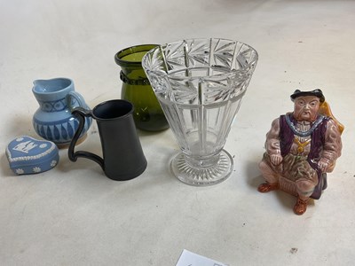 Lot 413 - Glass and ceramics to include a green Swedish...