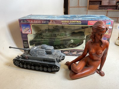 Lot 69 - A large vintage boxed Abrams M1A1 radio...