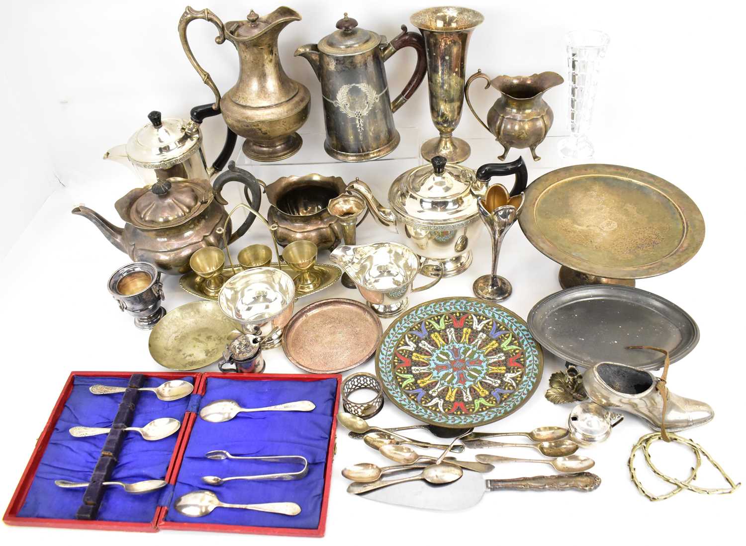 Lot 832 - Various silver plated items to include tea