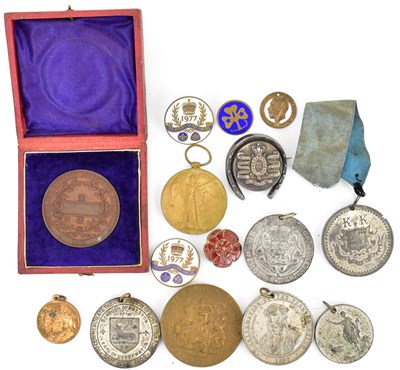 Lot 174 - Various vintage and antique commemorative...