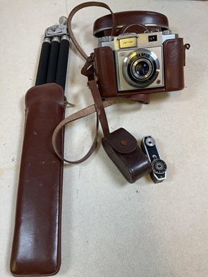 Lot 63 - A group of cameras, including a Zeiss Icon, a...