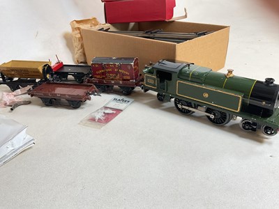 Lot 117 - A 1930's Hornby clockwork GWR locomotive, five...