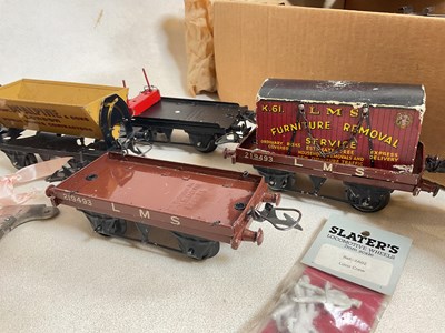 Lot 117 - A 1930's Hornby clockwork GWR locomotive, five...