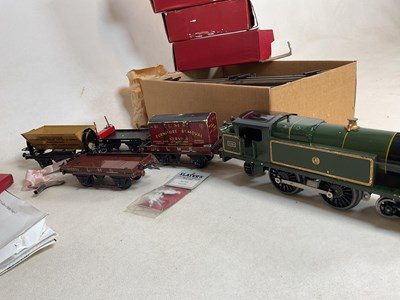 Lot 117 - A 1930's Hornby clockwork GWR locomotive, five...