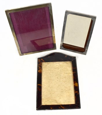 Lot 1080 - A George V hallmarked silver and tortoiseshell mounted easel back photograph frame