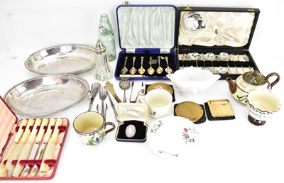 Lot 149 - Various mixed collectibles to include cased...