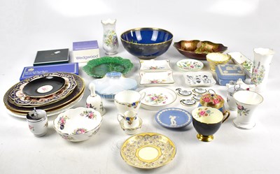 Lot 514 - A collection of assorted ceramics