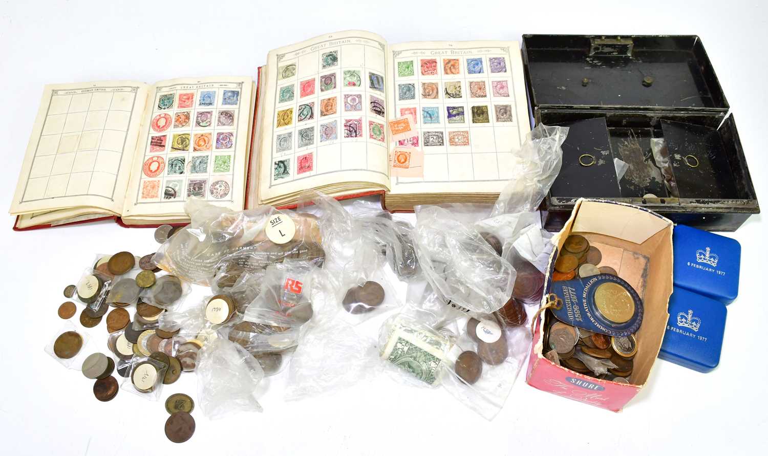 Lot 659 - A collection of British and Continental coins...