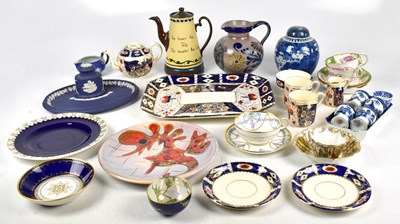 Lot 520 - A collection of assorted ceramics