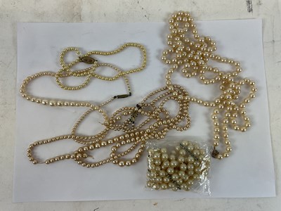 Lot 927 - A mixed lot of costume jewellery including...