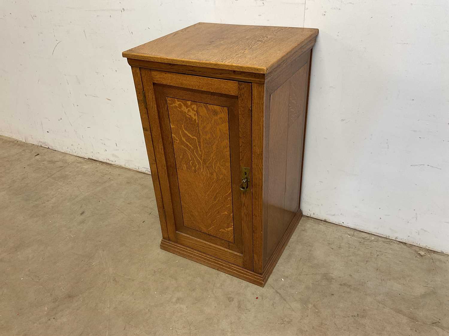 Lot 527 Early 20th century oak inlaid vinyl record